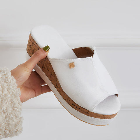 Bequeme Slip-on-Sandalen mit Korkfußbett und Plateau-Keilabsatz 