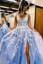 Langes, blaues A-Linien-Abendkleid mit tiefem V-Ausschnitt und Applikationen