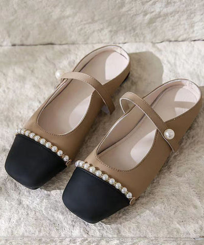 Sandalias planas con cuentas y punta cuadrada en color albaricoque francés 