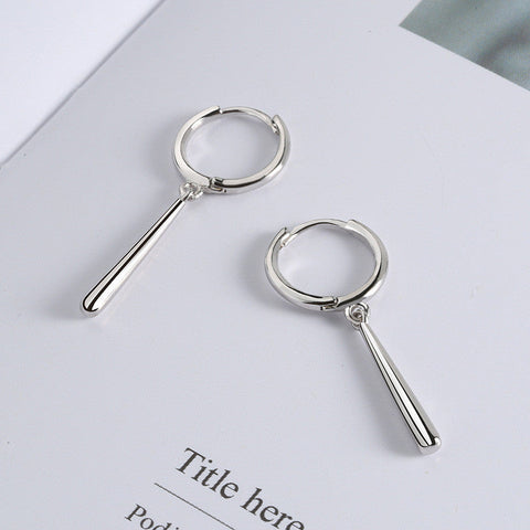 Modische, schlichte Ohrringe 