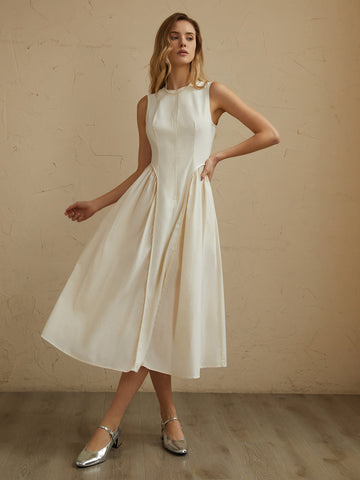 Ärmelloses Midikleid mit Plissierung und Taschen 