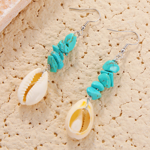 Geflochtene Ohrringe mit Muschelperlen im Boho-Stil 