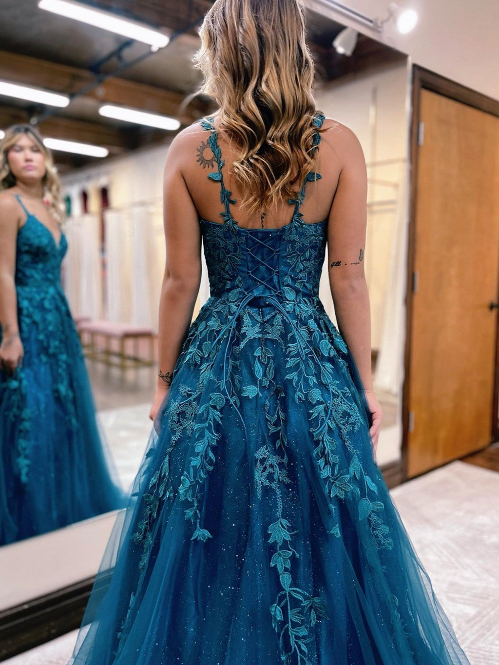 Vestido de fiesta de tul con encaje y purpurina azul tinta de corte A