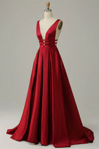 Langes, rotes A-Linien-Abendkleid mit tiefem V-Ausschnitt und rückenfreiem Design