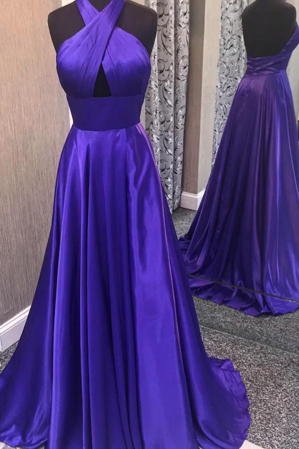 Vestido de fiesta largo morado con escote halter y espalda descubierta