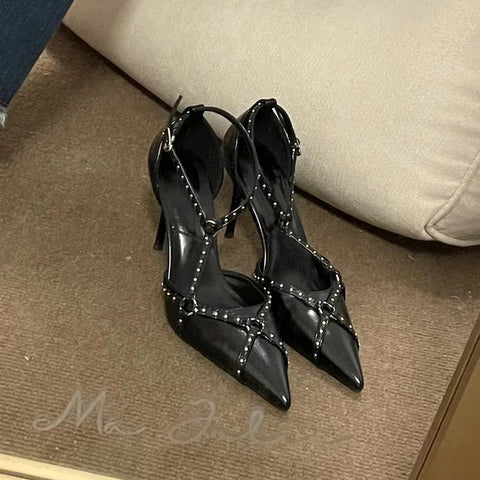 pointed fashionable women's shoes with a new punk style with a bun toe and thin heels women's trend