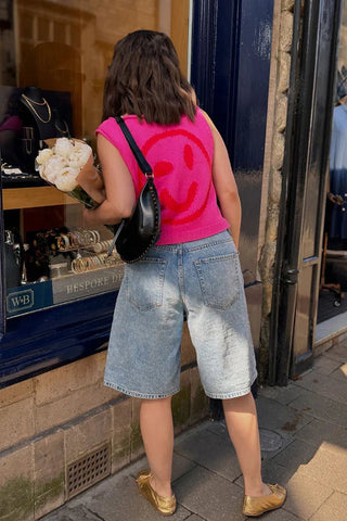 Camiseta sin mangas suelta y versátil con estampado único de cara feliz 