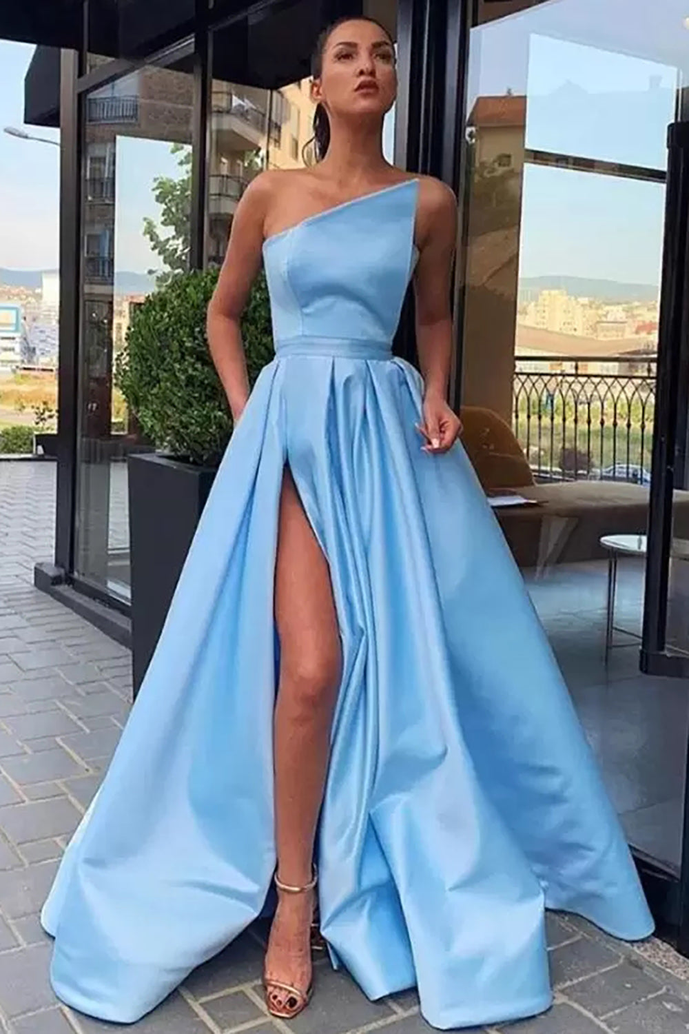 Langes, trägerloses, blaues A-Linien-Abendkleid mit Schlitz