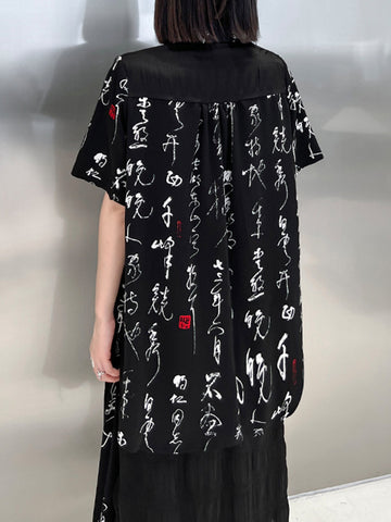 Blusas y camisas con solapas escalonadas, aberturas laterales, estampados, con cordones y dos bolsillos laterales falsos 