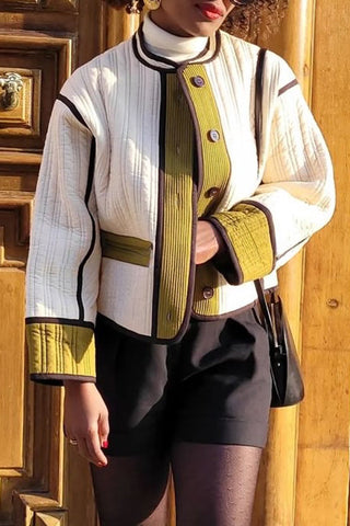 Langärmliger Baumwollmantel mit kontrastierenden Taschen und Knöpfen 