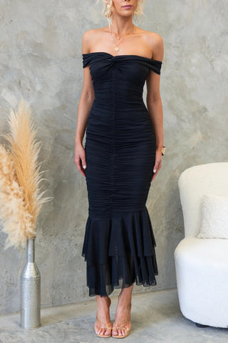 Vestido largo fruncido elástico con hombros descubiertos y malla superpuesta Beauty Untamed 