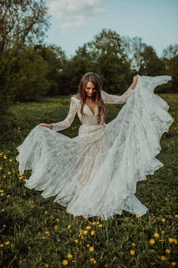 Vestido de novia boho con escote pronunciado en V, manga larga, estilo rústico
