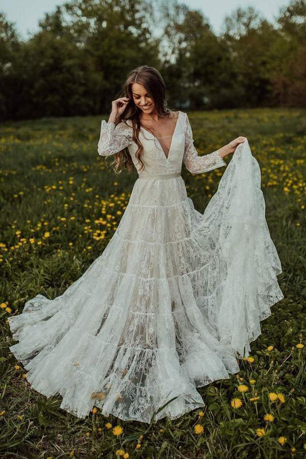 Vestido de novia boho con escote pronunciado en V, manga larga, estilo rústico