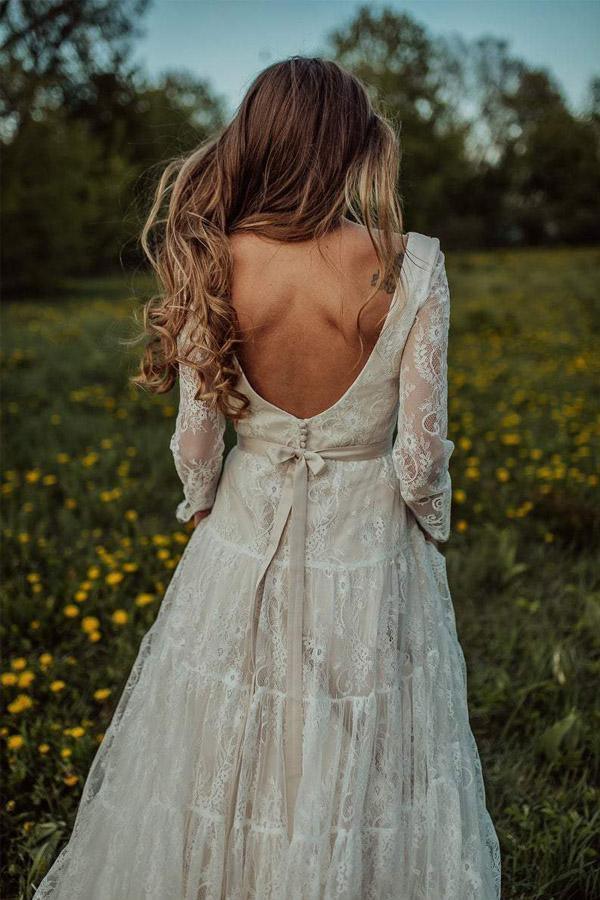 Vestido de novia boho con escote pronunciado en V, manga larga, estilo rústico