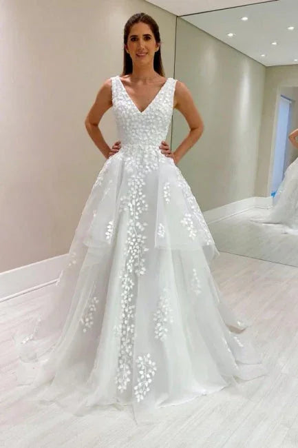 Vestido de novia de diseñador corte A de encaje con cuello en V sin mangas y apliques
