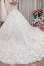 Prinzessinnen-Brautkleider von Designern | Brautkleider aus Spitze
