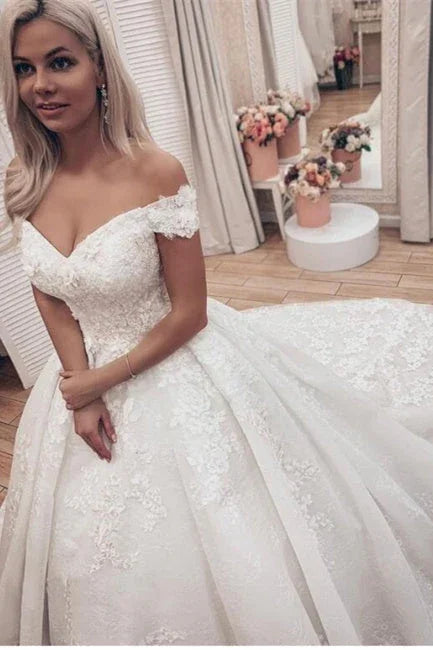 Prinzessinnen-Brautkleider von Designern | Brautkleider aus Spitze