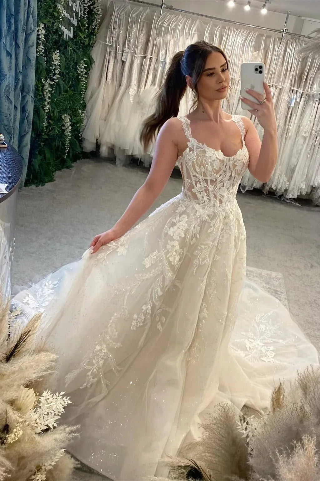 Designer A-Linie Spaghettiträger Ärmellose Tüll Hochzeitskleider mit Spitze