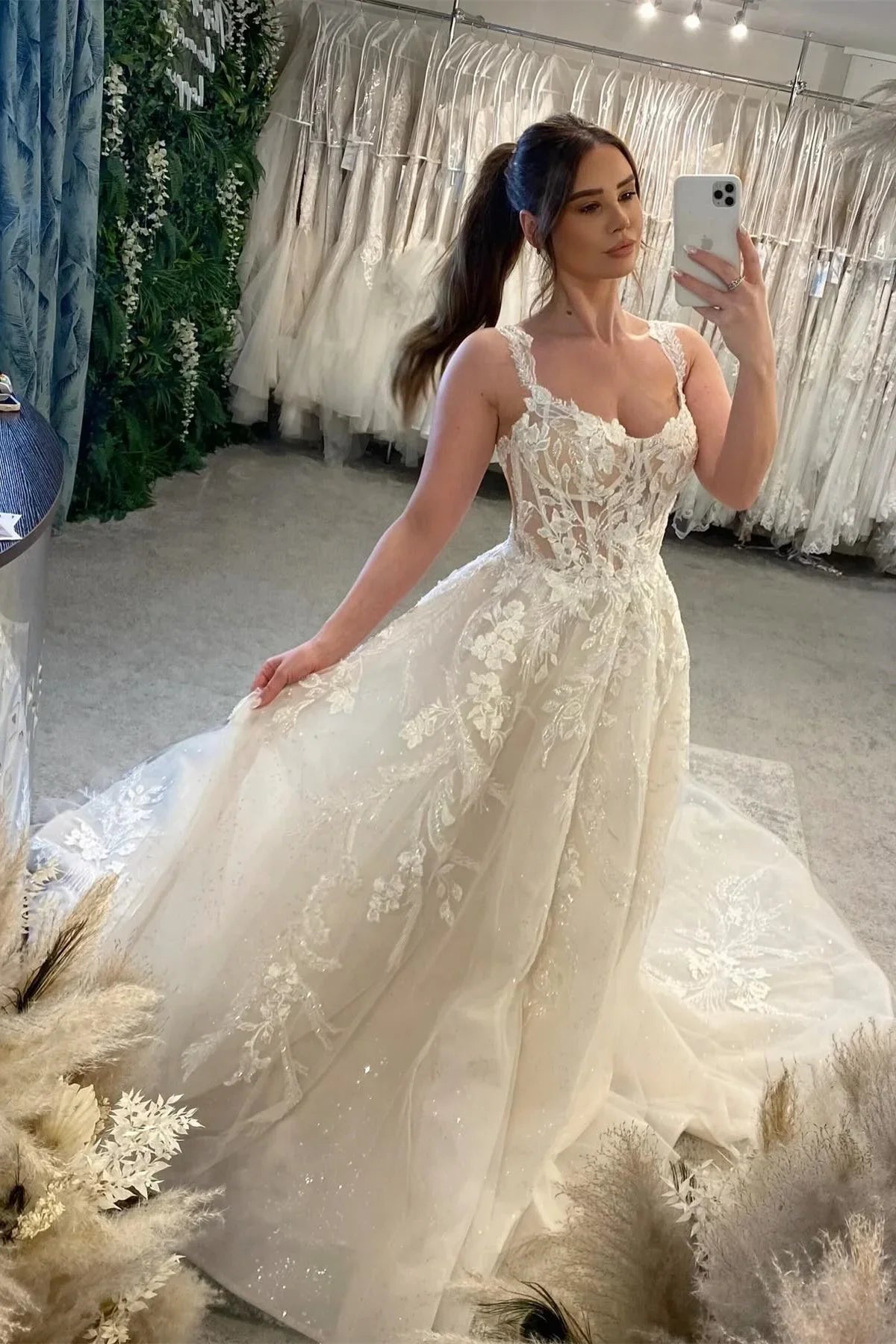 Designer A-Linie Spaghettiträger Ärmellose Tüll Hochzeitskleider mit Spitze