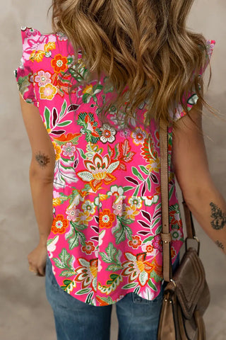 Top de tirantes con cuello en V y volantes florales en color rosa 
