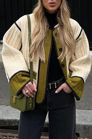 Langärmliger Baumwollmantel mit kontrastierenden Taschen und Knöpfen 