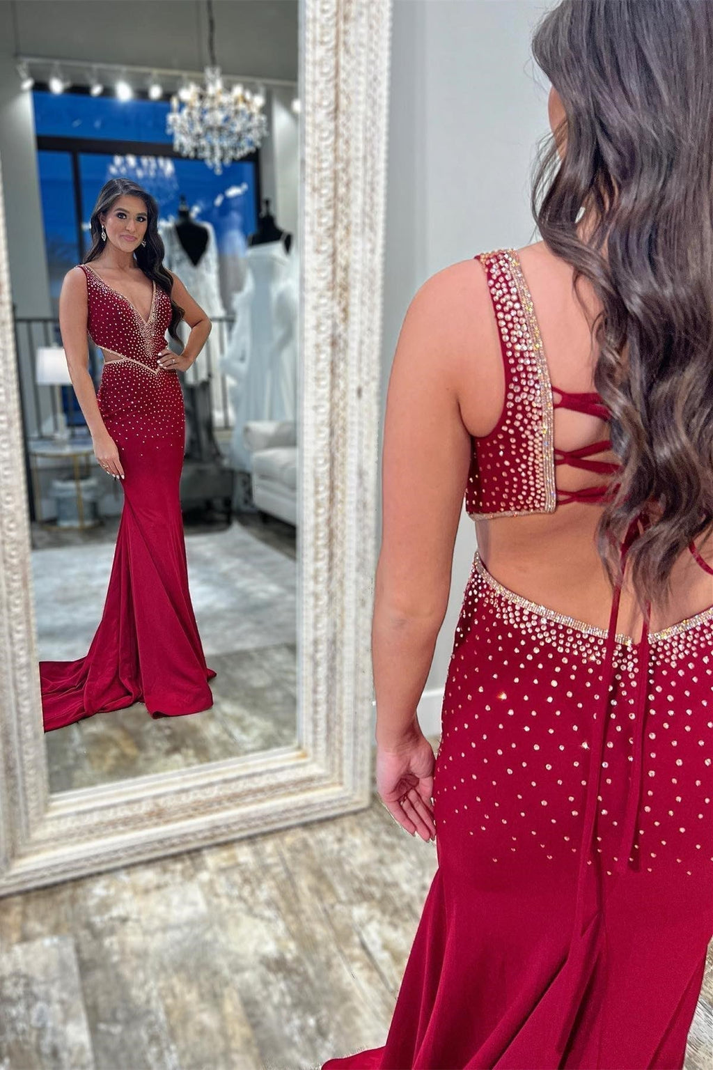 Meerjungfrauen-Abendkleid aus Jersey mit V-Ausschnitt und Perlenbesatz