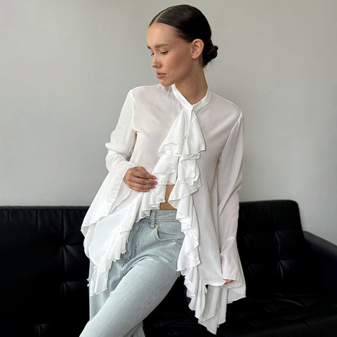 Bluse aus transparentem Chiffon mit Rundhalsausschnitt, Glockenärmeln und Wasserfall-Rüschen 