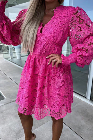 Vestido mini de lujo con mangas abullonadas, encaje de crochet floral y debut 