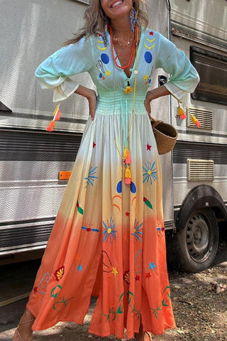 Vestidos de fiesta elegantes con estampado floral, abertura en degradado y escote en V en contraste. 