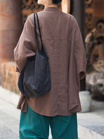 Blusas plisadas de color liso con cuello alto, mangas murciélago y botones de rana chinos sueltos. 