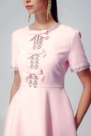Vestido midi Zoe con lazo y adornos de cristales 