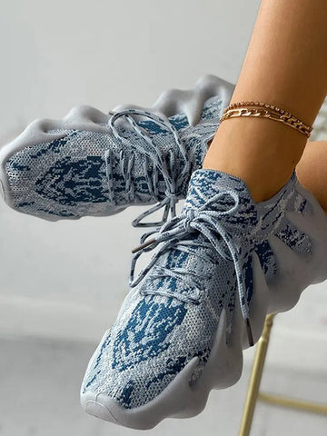 Atmungsaktive Sneakers aus Strick mit Schnürung 