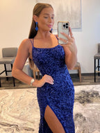 Vestido de fiesta largo de lentejuelas con tirantes finos y corte sirena