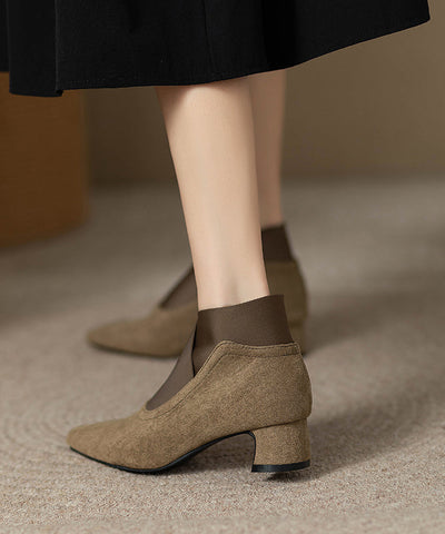 Edle khakifarbene Stiefeletten aus Wildleder mit spitzer Zehenpartie 