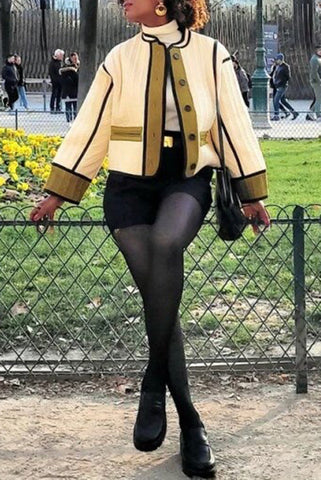 Langärmliger Baumwollmantel mit kontrastierenden Taschen und Knöpfen 