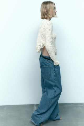 Cárdigan corto de punto con botones y ribete de encaje blanco 