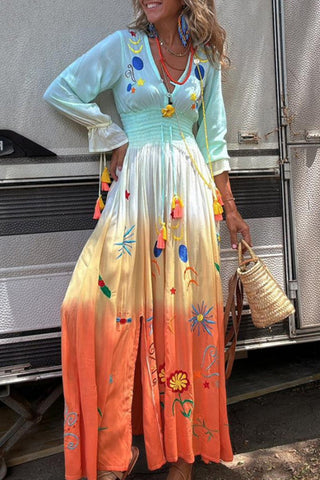 Vestidos de fiesta elegantes con estampado floral, abertura en degradado y escote en V en contraste. 