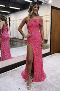 Vestido de fiesta largo de sirena sin tirantes con lentejuelas rosa intenso y abertura frontal