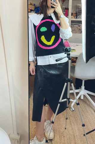 Camiseta sin mangas suelta y versátil con estampado único de cara feliz 