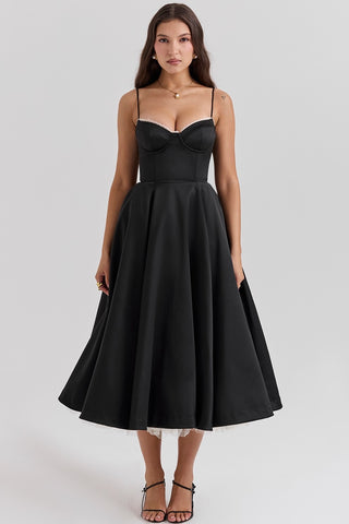 Vestido midi de encaje con escote en forma de corazón y malla 