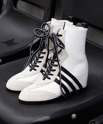 Stilvolle schwarze Keilstiefel aus Rindsleder mit gekreuzten Riemen 