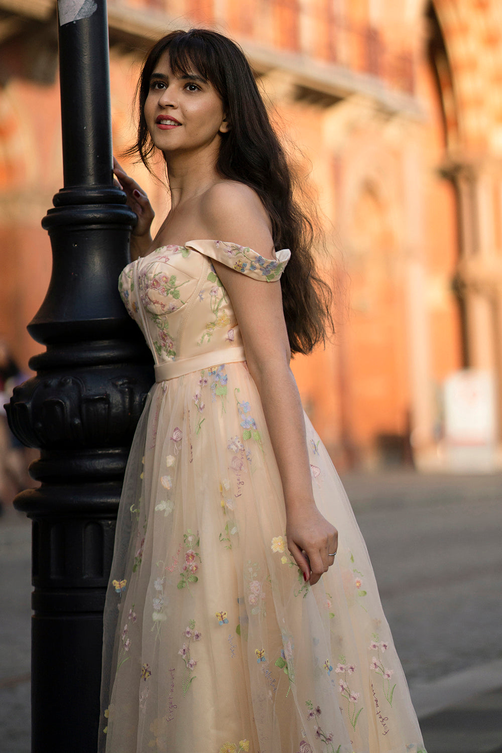 Langes, champagnerfarbenes Prinzessinnen-Abendkleid in A-Linie mit Herzausschnitt und Stickerei