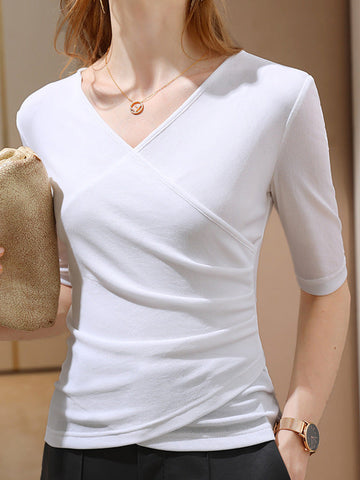 Camisetas asimétricas plisadas de color liso con cuello en V y manga corta de talla grande 