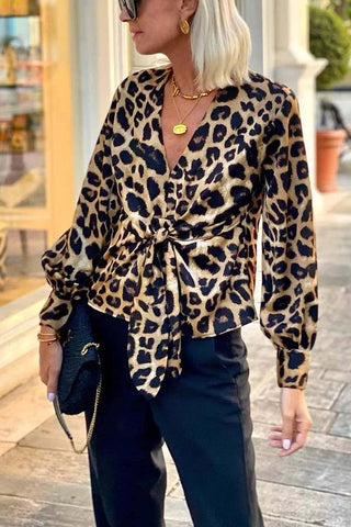 Blusa informal con mangas farol y lazo delantero con estampado de leopardo de Janae 