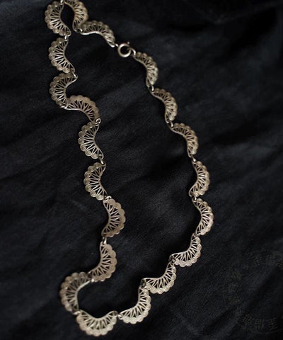 Collar único de encaje de plata de ley con retazos de seda y huecos 