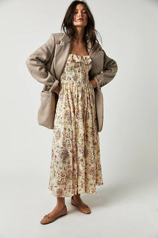 Vestido midi con volantes y corpiño fruncido con estampado de iris 