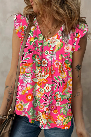 Top de tirantes con cuello en V y volantes florales en color rosa 