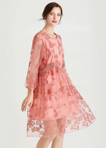Vestido de vacaciones de otoño con encaje bordado de patchwork rosa y manga larga 