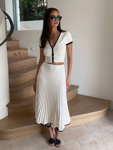 Conjunto de suéter y falda con ribete en contraste minimalista 