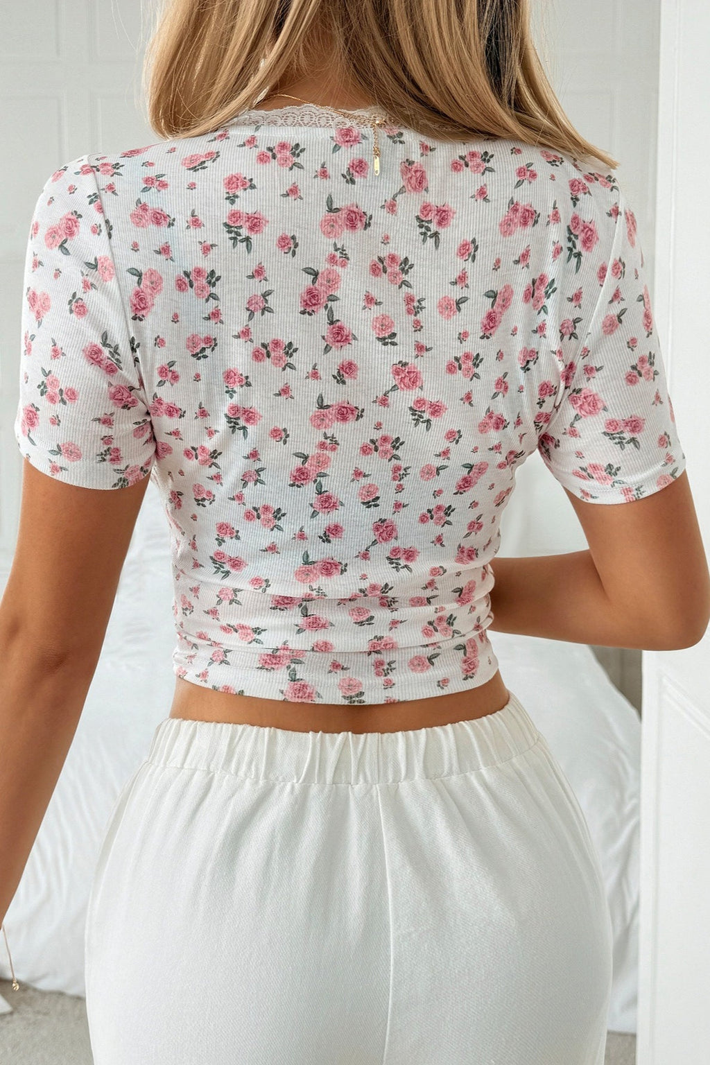 Casual Cropped Floral Lace Blouse